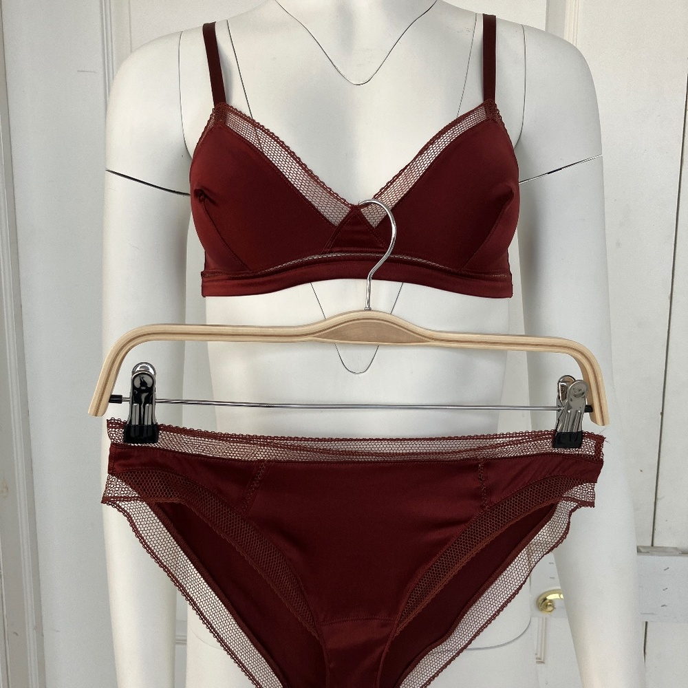 Eres Paris wine silk  NEW lingerie set with lace. US 32C & US 8